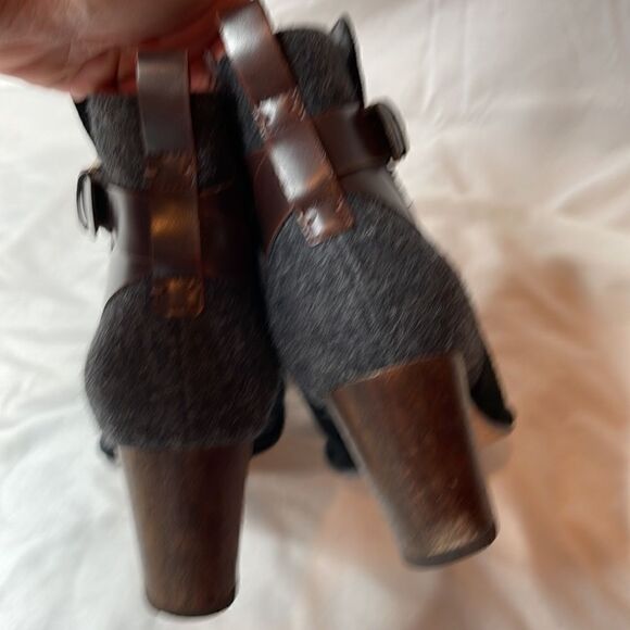 Clarks Cushion Plus “Spiced River” Two Tone Suede/Felt Heel Ankle Booties. Sz 9. - Picture 7 of 10